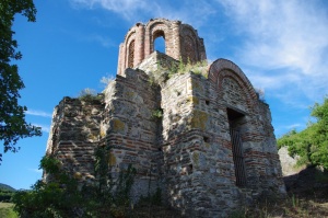 Die Kirchenruine von Redina Castle