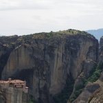 Kloster Rousanoú überragt die Schlucht