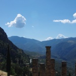 Die Tempelanlage Apollons überragt majestätisch das Tal