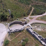 Den weiteren Weg nach Kalamáta kreuzen Befestigungsanlagen