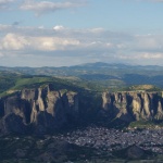 Etwa 11.000 Menschen leben unterhalb der Felsen in Kalambáka