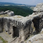Dutzende Räume und Höhlen schlug man in den weichen Sandstein