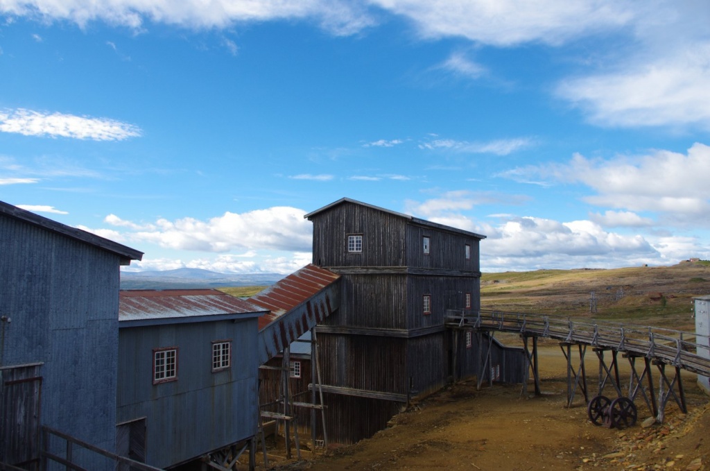 Verlassene Gebäude einer Kupfermiene in Norwegen