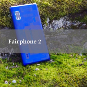 Fairphone2 auf Fels und Moos