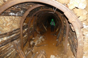 teilweise eingestürzter Tunnel in den rumänischen Karpaten